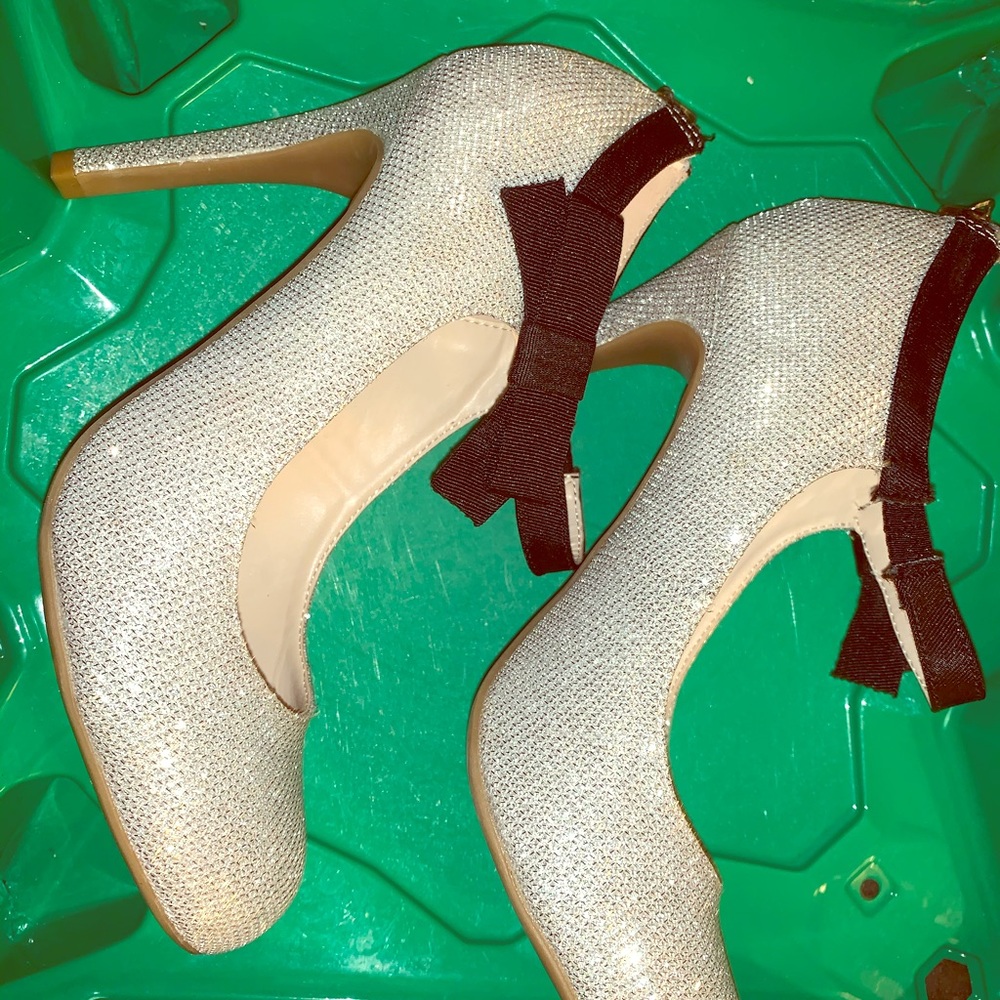 Rouge stiletto shoes